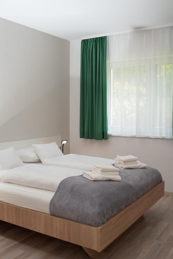 Twins Apartman Heviz Luaran gambar