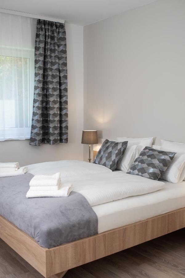 Twins Apartman Heviz Luaran gambar
