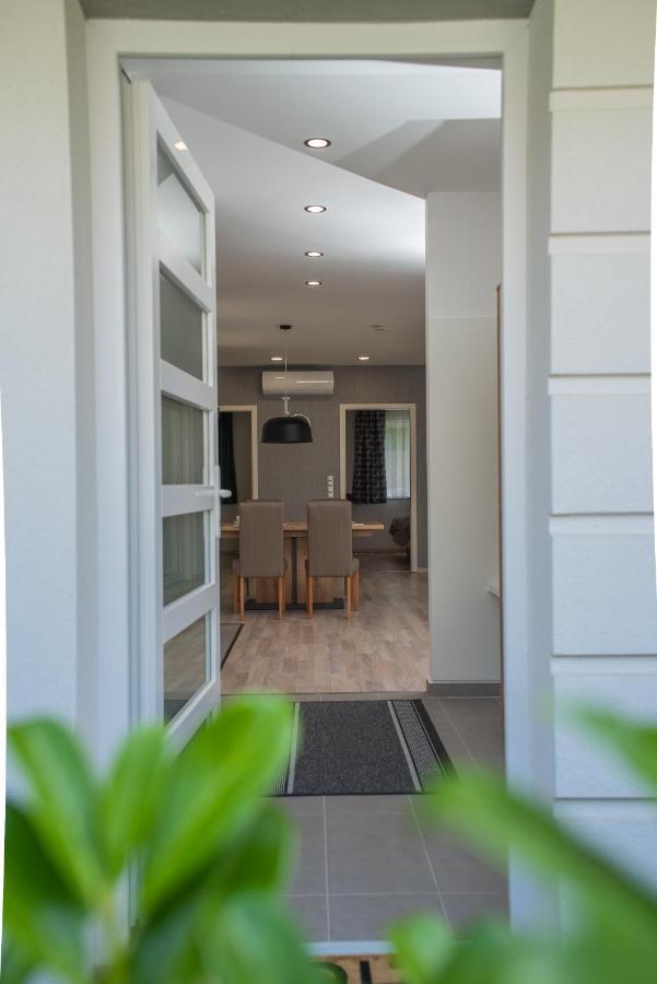 Twins Apartman Heviz Luaran gambar