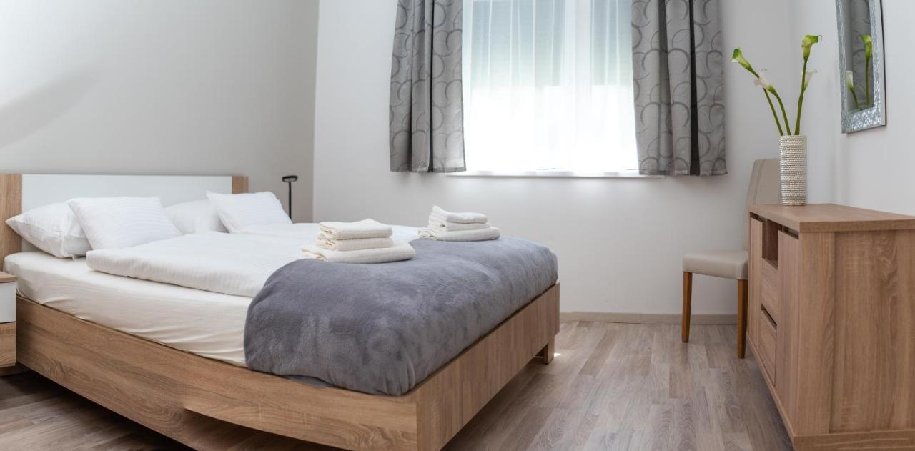 Twins Apartman Heviz Luaran gambar