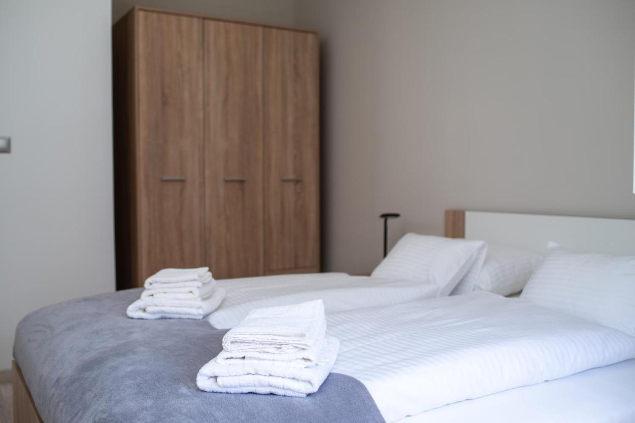Twins Apartman Heviz Luaran gambar