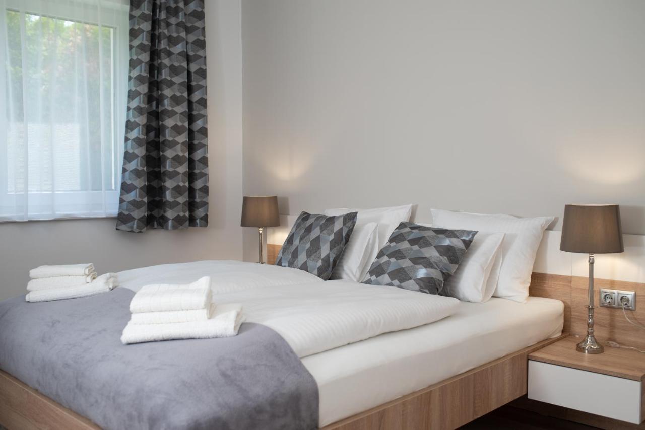 Twins Apartman Heviz Luaran gambar